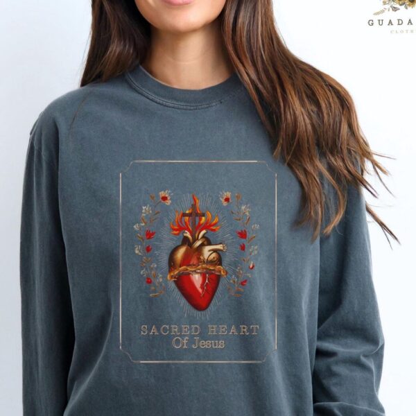Vintage Sacred Heart Jesus Long Sleeve T-Shirt: Unisex Catholic Gift Devotional Wear for Church