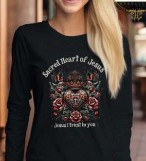 Vintage Style Jesus Sacred Heart Tee - Unisex Christ Tshirt Catholic Gift Devotional Apparel