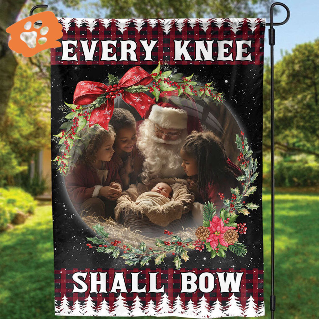 Santa Claus Kneeling With Baby Jesus Christmas Garden Flag – Every Knee Shall Bow House Flag for Festive Christmas Yard Decor Santa Claus Kneeling With Baby Jesus Christmas Garden Flag – Every Knee Shall Bow House Flag for Festive Christmas Yard Decor